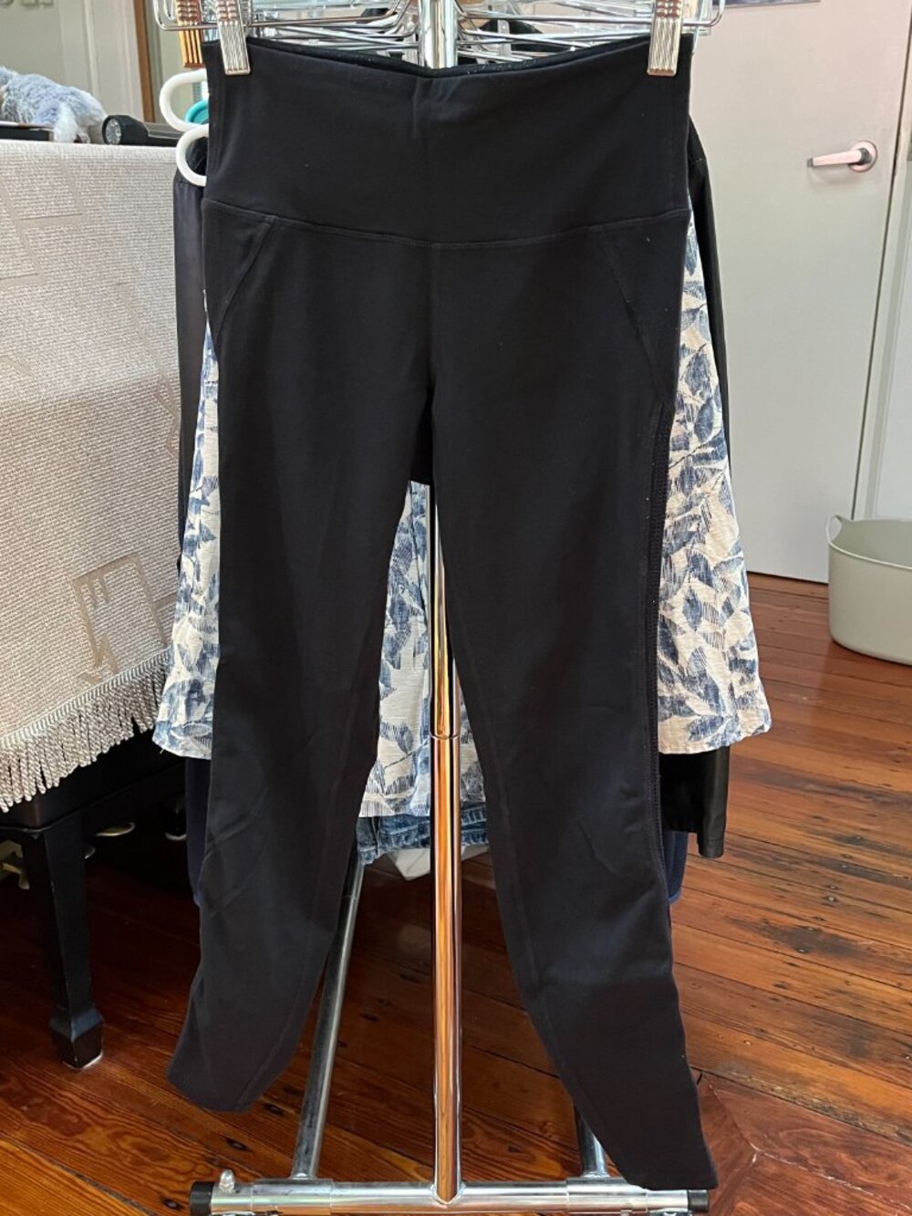 Athleta high rise cropped leggings with mesh - Picture 2 of 6